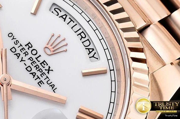 1230 RDD0218A – DayDate 40mm Casual 690